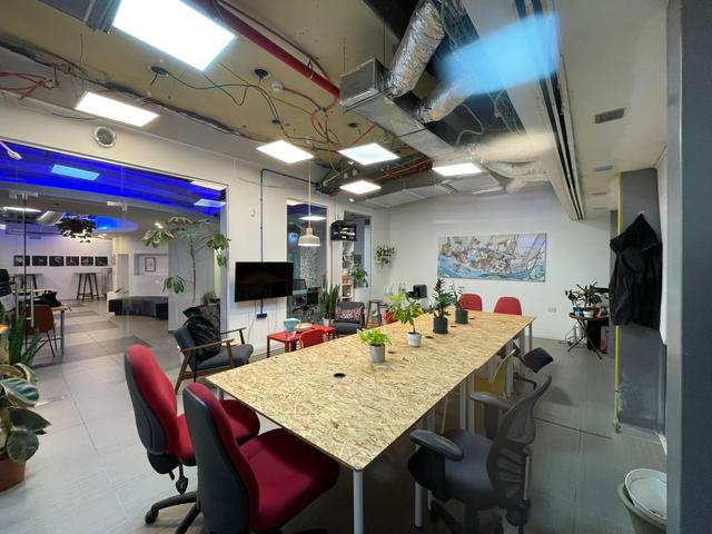 Hot Desk