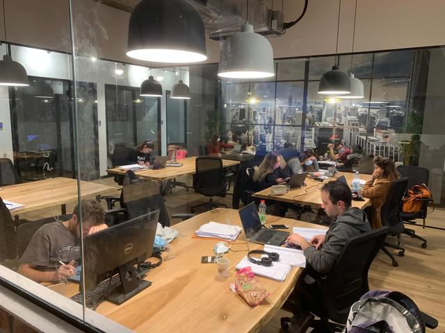 Hot Desk in open space