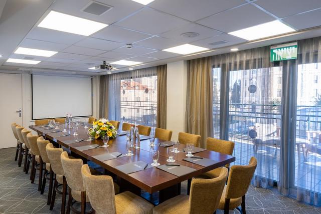 Yehuda meeting room